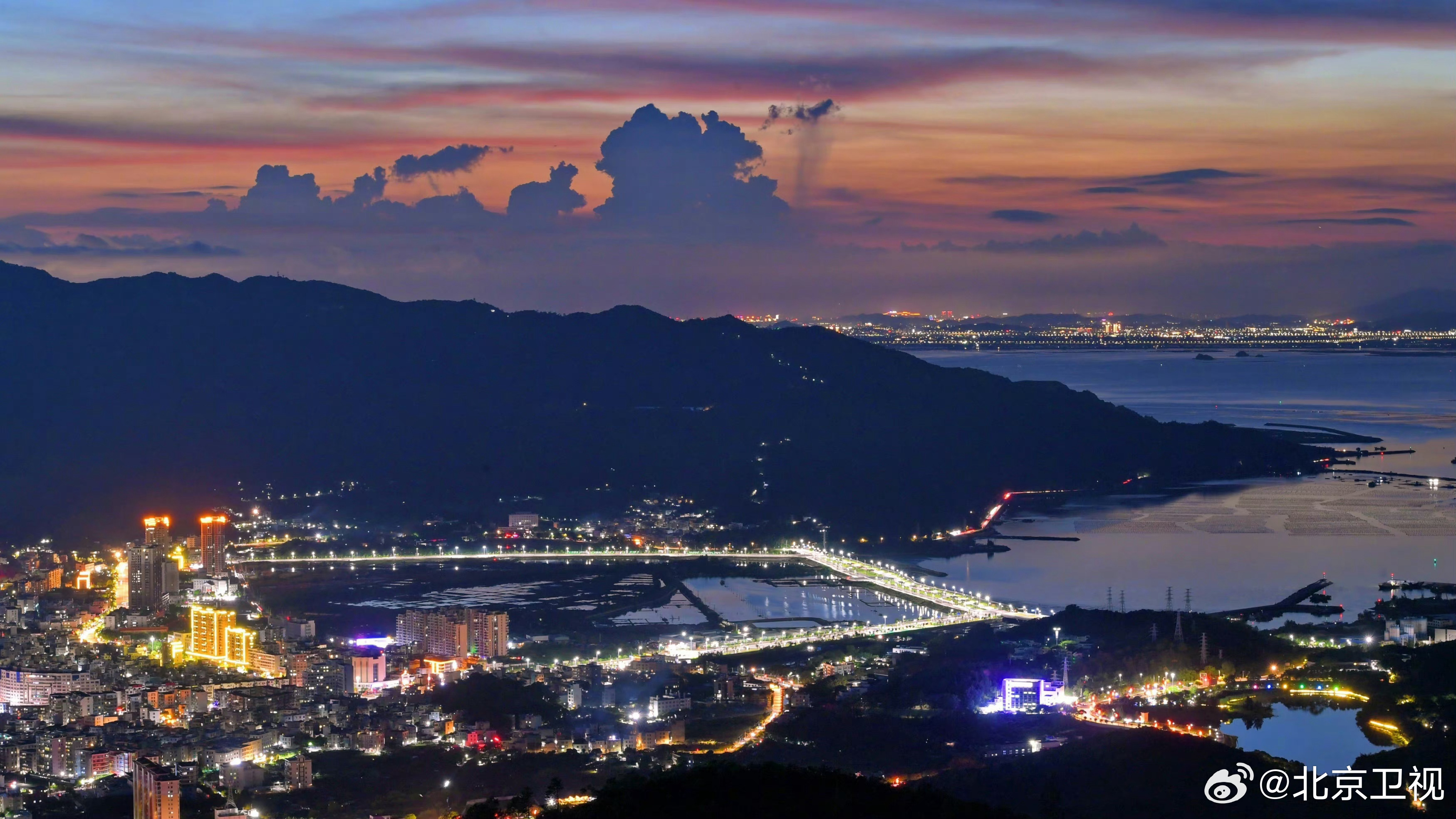 画卷中的广东风情——折扇轻摇舞台梦